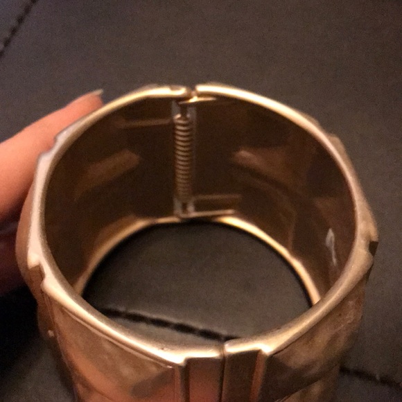 Vintage Gold Tone Clasp Bracelet *Final Price* - Picture 5 of 5